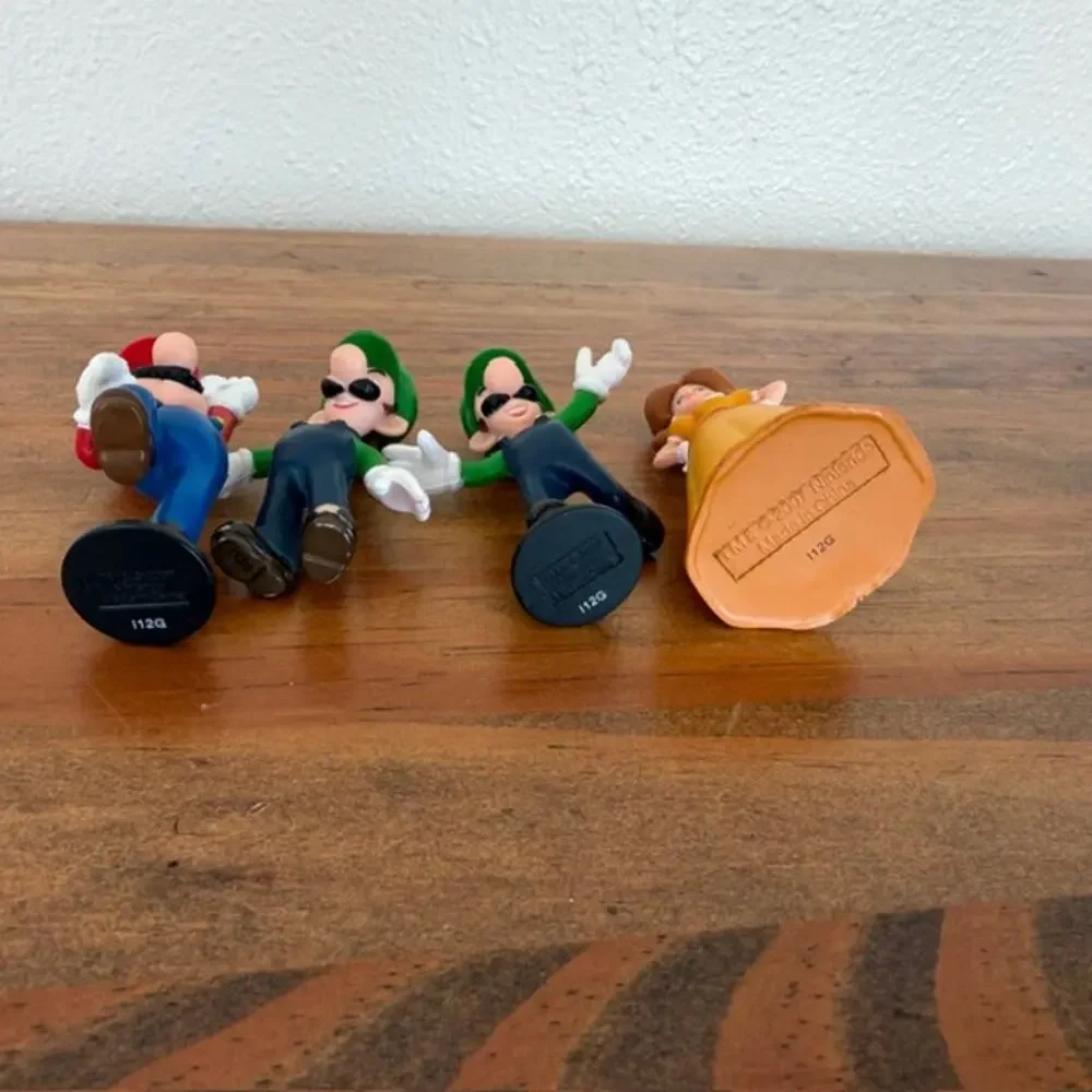 Nintendo Super Mario Figures 2007 - Mario, 2 Luigi figures and Princess Daisy